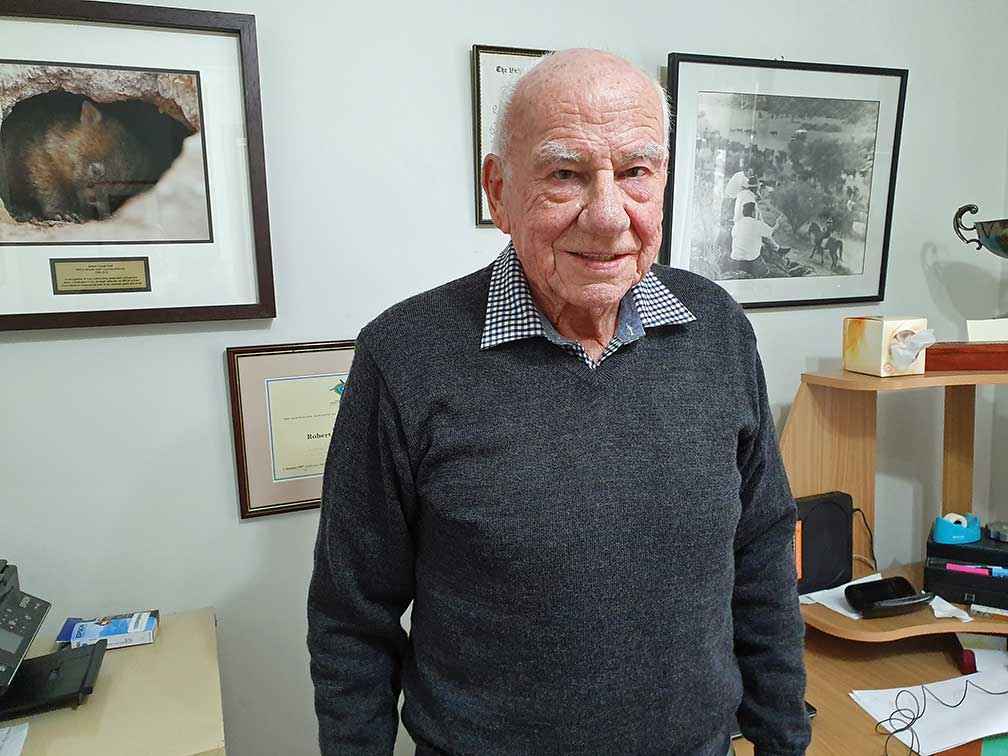 Bob Carraill was interviewed about his experiences in many senior agency roles in agriculture, industry services and salinity, before joining the Victorian Farmers Federation as director of policy in 1987.